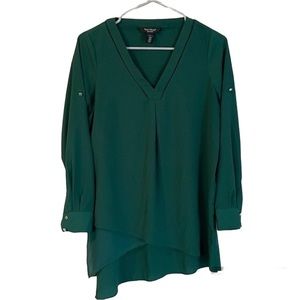 White House Black Market Petites. Emerald green layered blouse. Women’s 2P